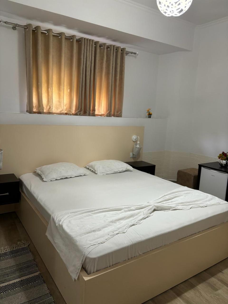 Guest House Adi Hoxha بيرات المظهر الخارجي الصورة