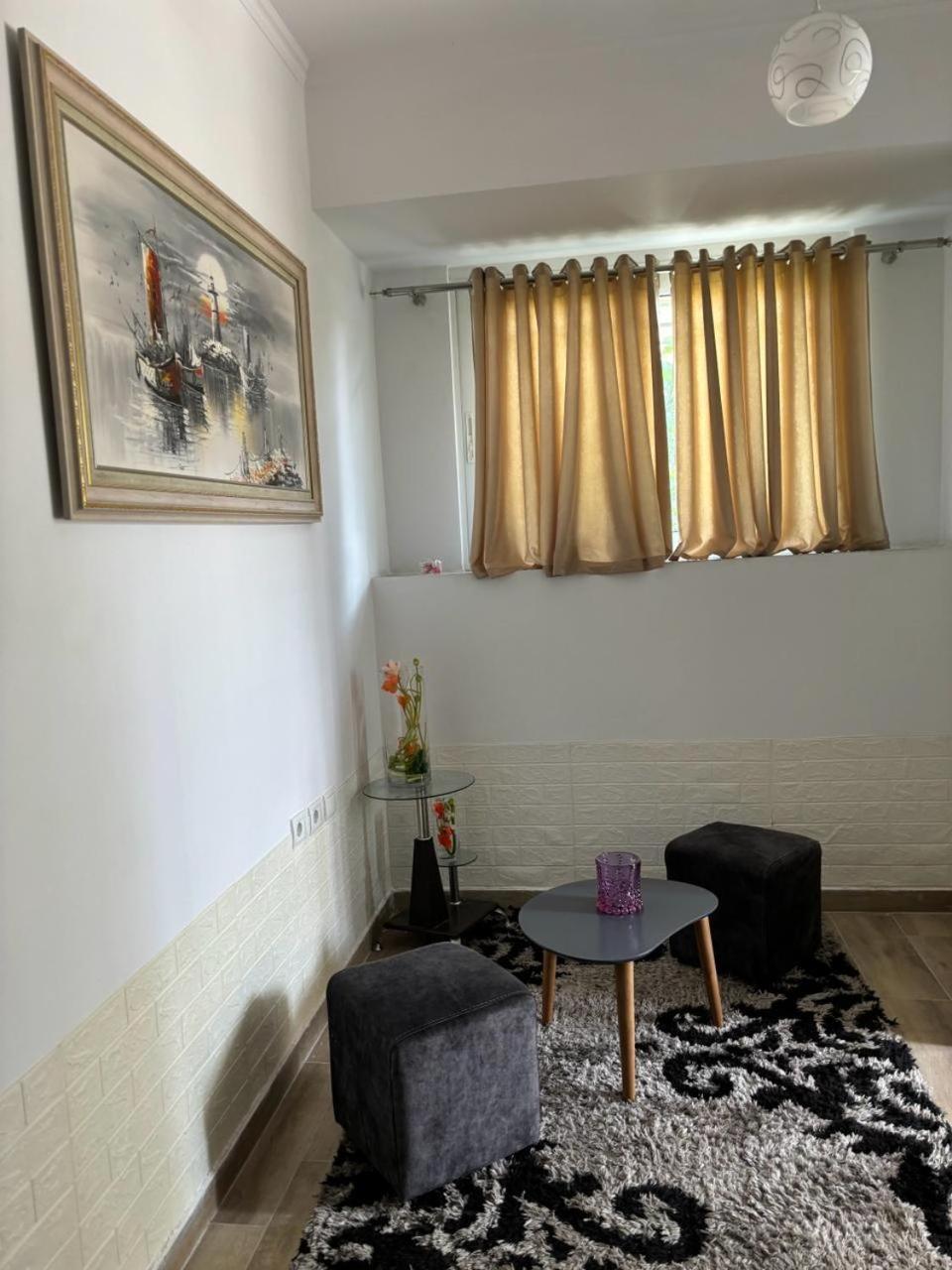 Guest House Adi Hoxha بيرات المظهر الخارجي الصورة