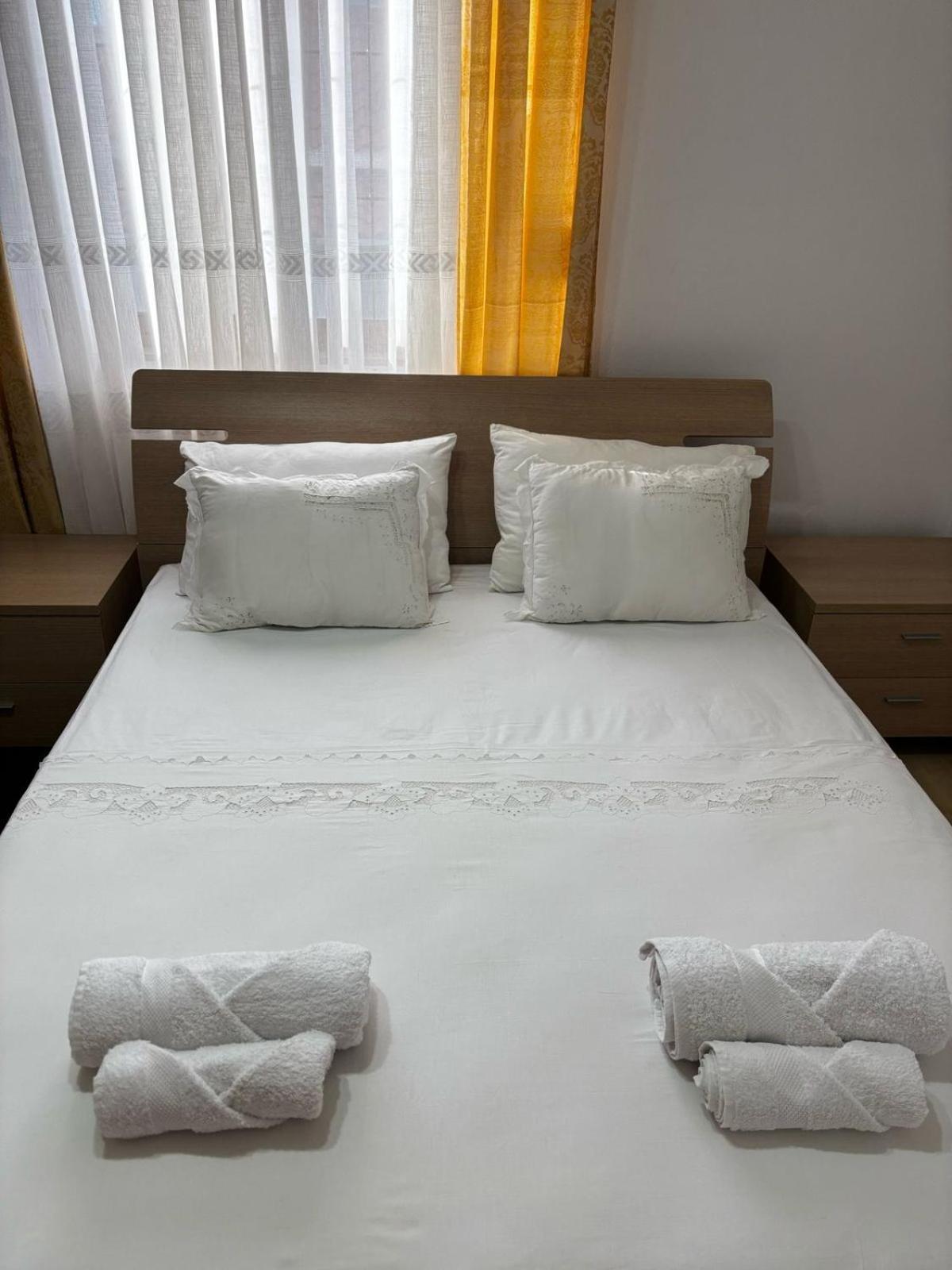 Guest House Adi Hoxha بيرات المظهر الخارجي الصورة